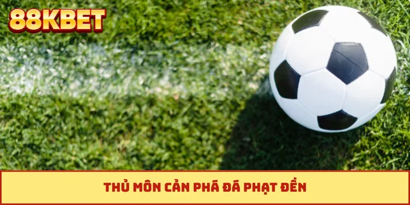 Thủ môn cản phá đá phạt đền